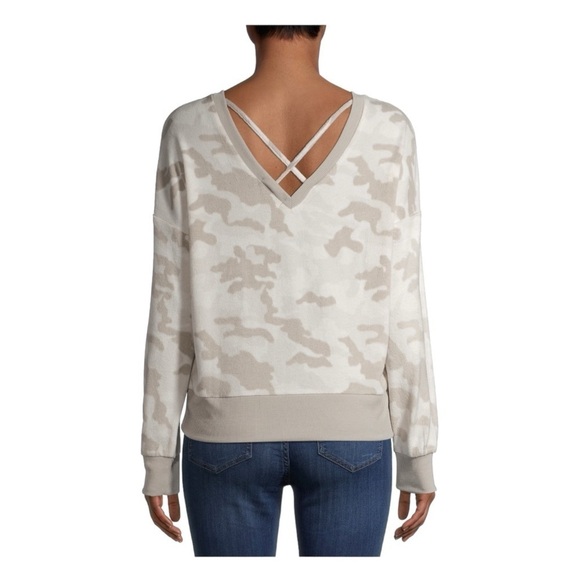 Derek Heart Neutral Camo Fuzzy Comfy Sweatshirt Size M - Picture 7 of 13